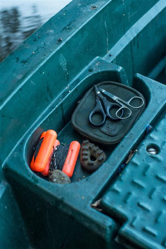 Het is handig om reservematerialen in de boot te leggen, zodat je niet terug hoeft naar de kant