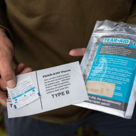 Zelf je rubberboot plakken