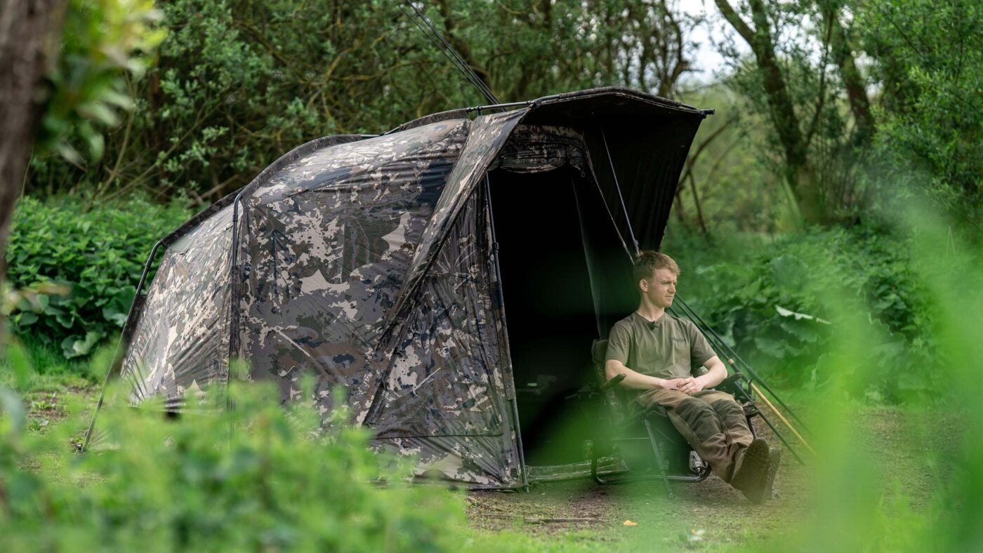 Dankzij de verhoogde ingang kan je makkelijker in en uit de bivvy stappen