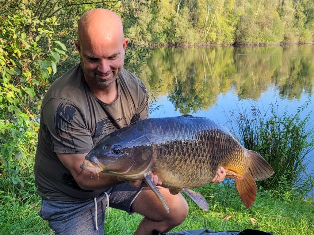 Een van de eerste karpers die ik op het nieuwe onbekende water wist te vangen