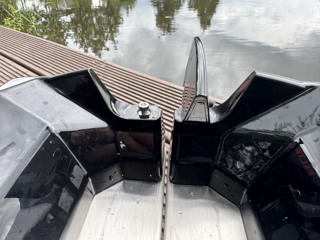 Boatman Vulcan voerboot - Doorvoer voor het plaatsen van de lijn